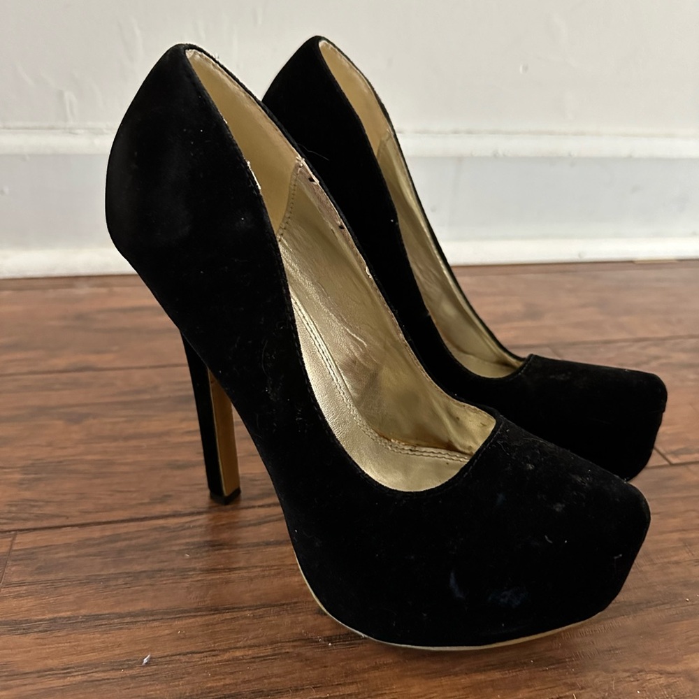 Black Velvet Stiletto pumps